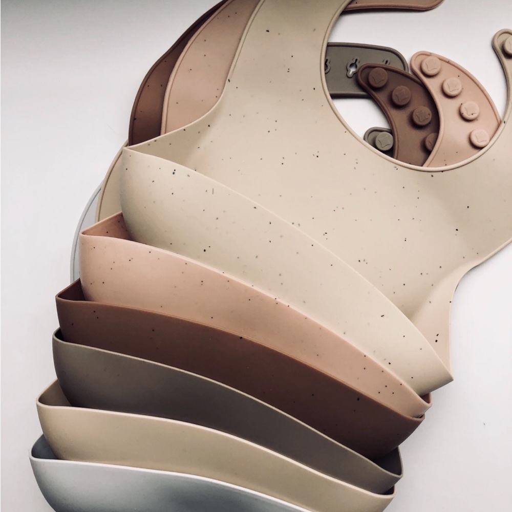 Neutral Silicone Bucket Baby Bibs Set